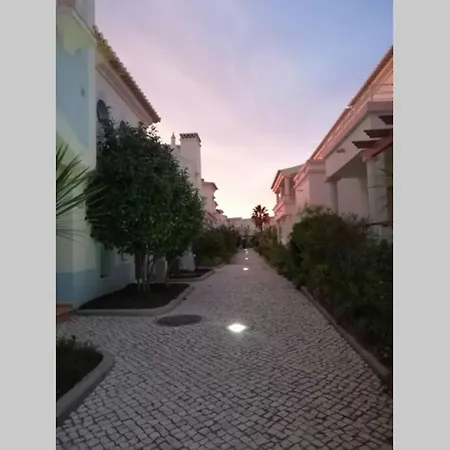 아파트 Komfortables Town House In Traumhafter Lage 부덴스