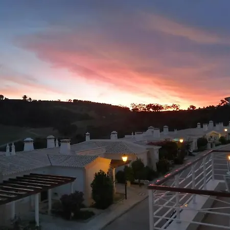 Komfortables Town House In Traumhafter Lage ブデンス