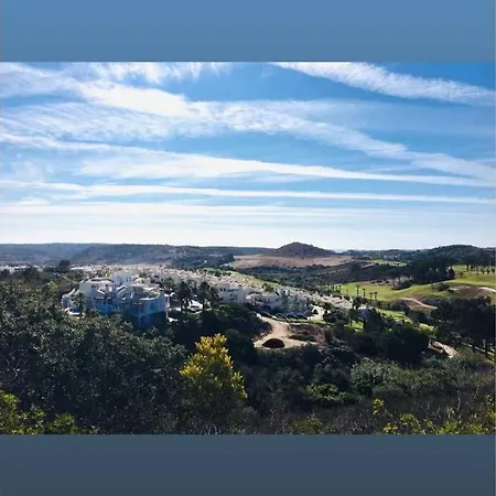 Komfortables Town House In Traumhafter Lage アパート ブデンス