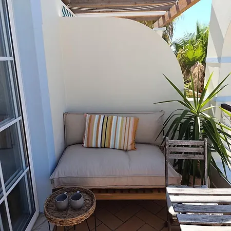 Komfortables Town House In Traumhafter Lage アパート ブデンス